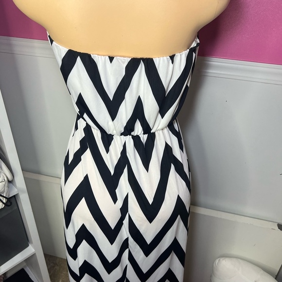 Black and White Chevron Strapless Dress - Picture 6 of 6